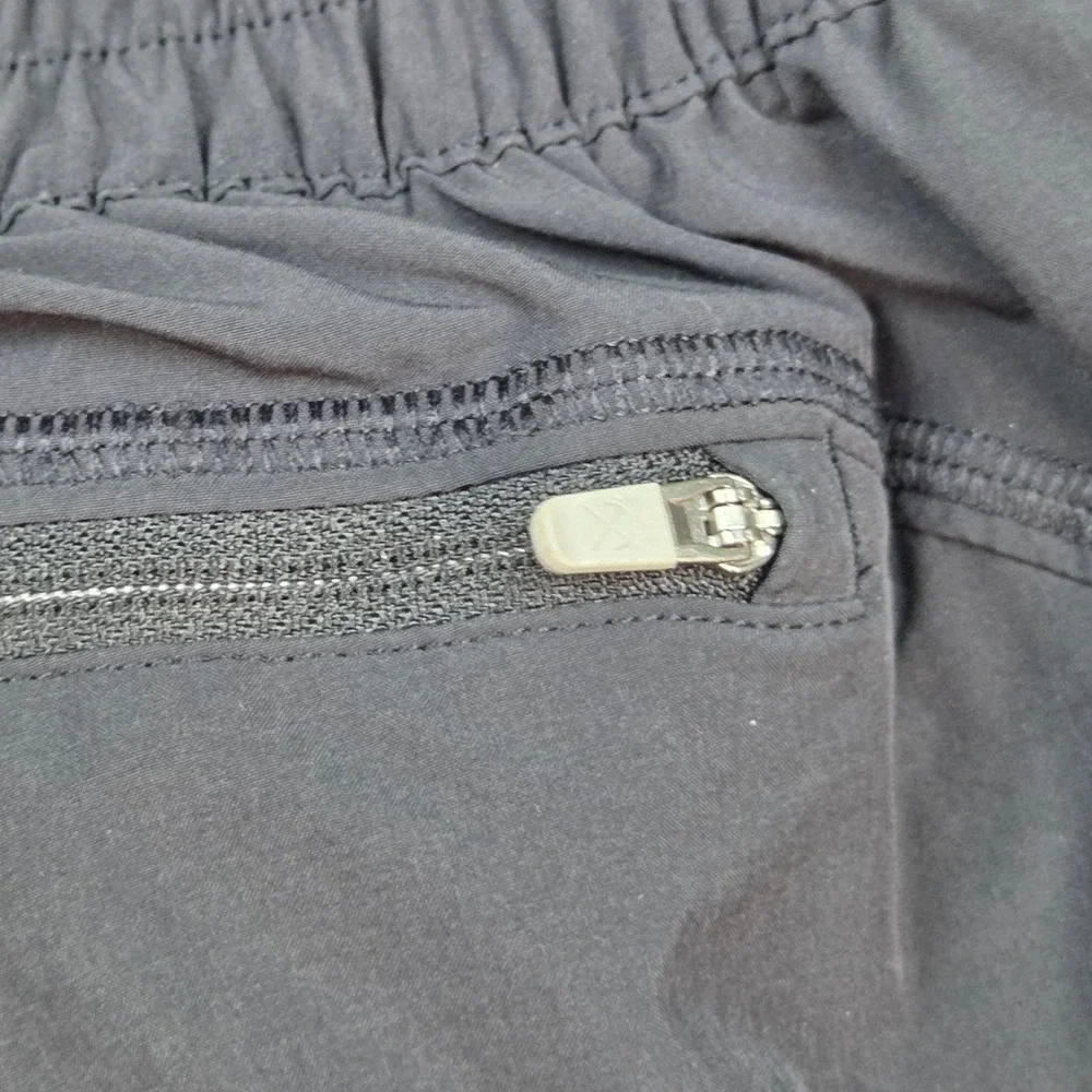 REI Co-op Active Training Shorts Mens M 9 Inseam Pockets Drawstring Black Shorts